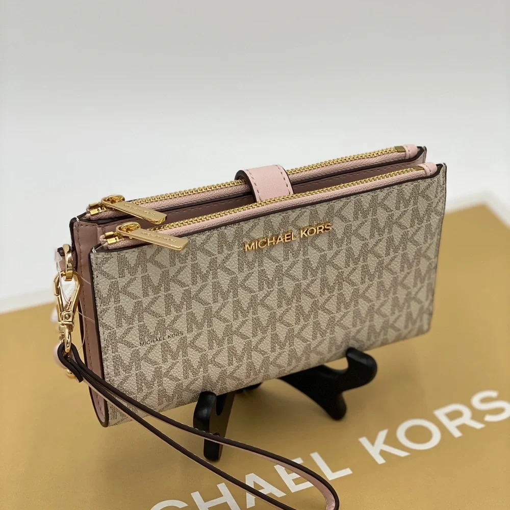 MICHAEL KORS DOUBLE ZIP WRISTLET POWDER BLUSH